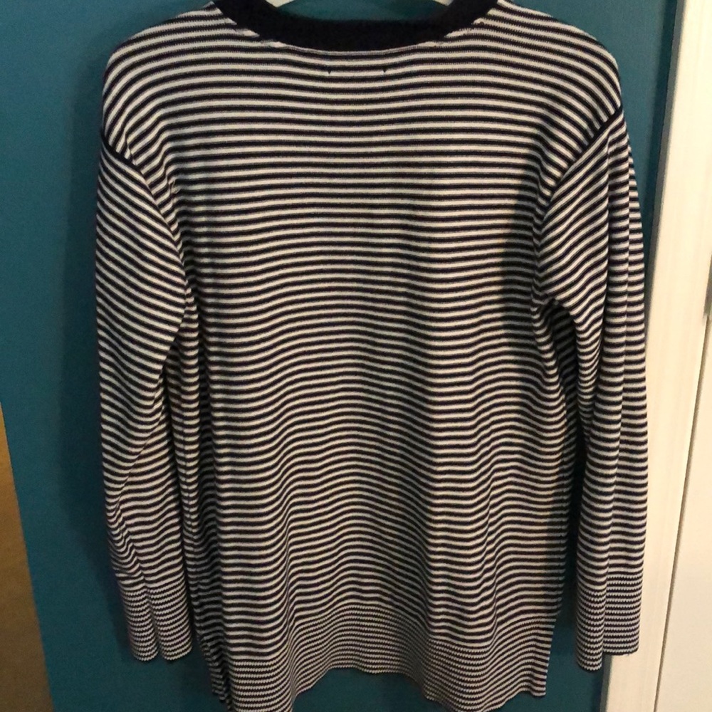 Tommy Hilfiger navy and white v neck sweater. - Picture 3 of 3